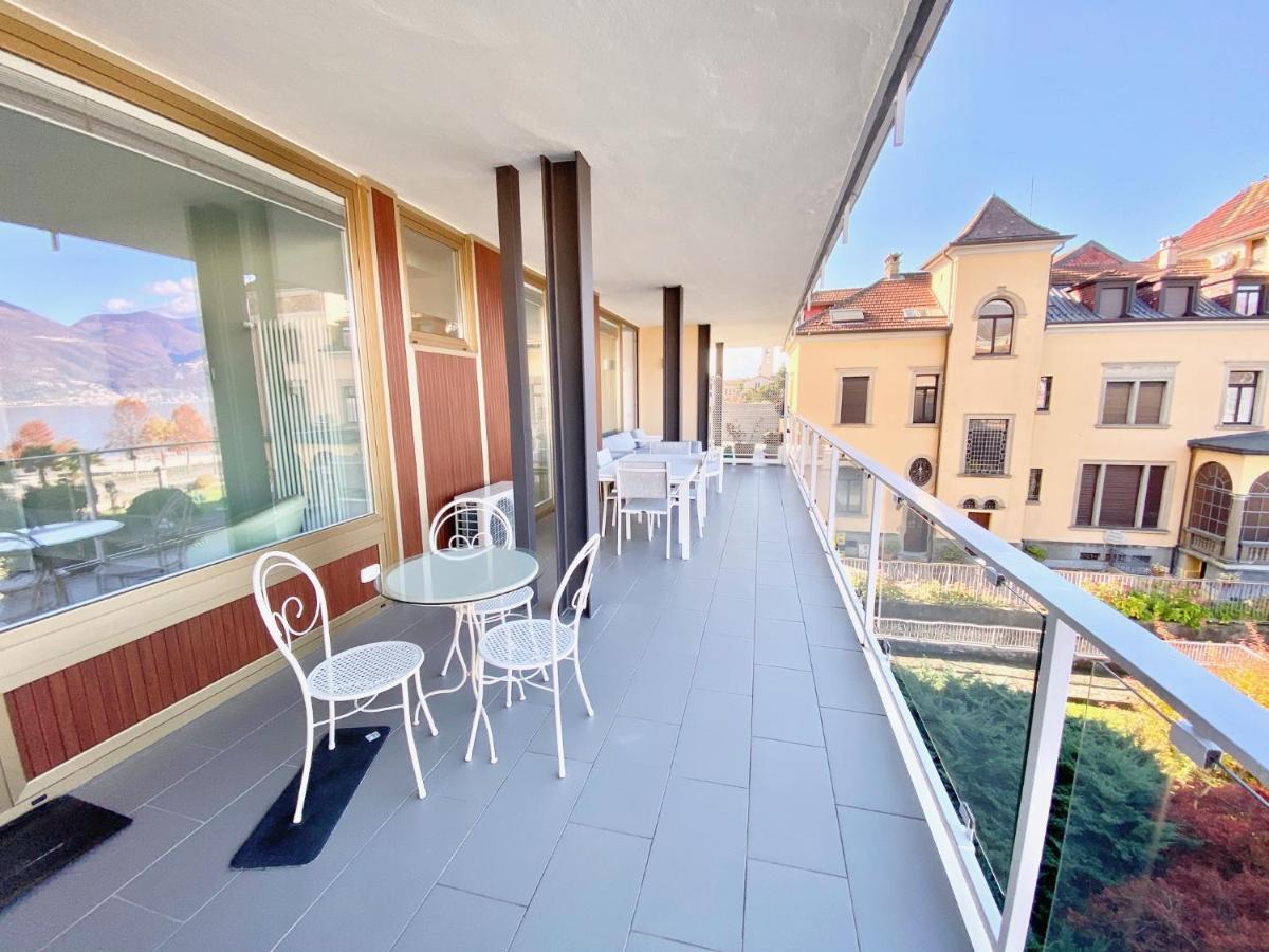 Appartamento Palazzo Di Vetro Luino Exterior foto