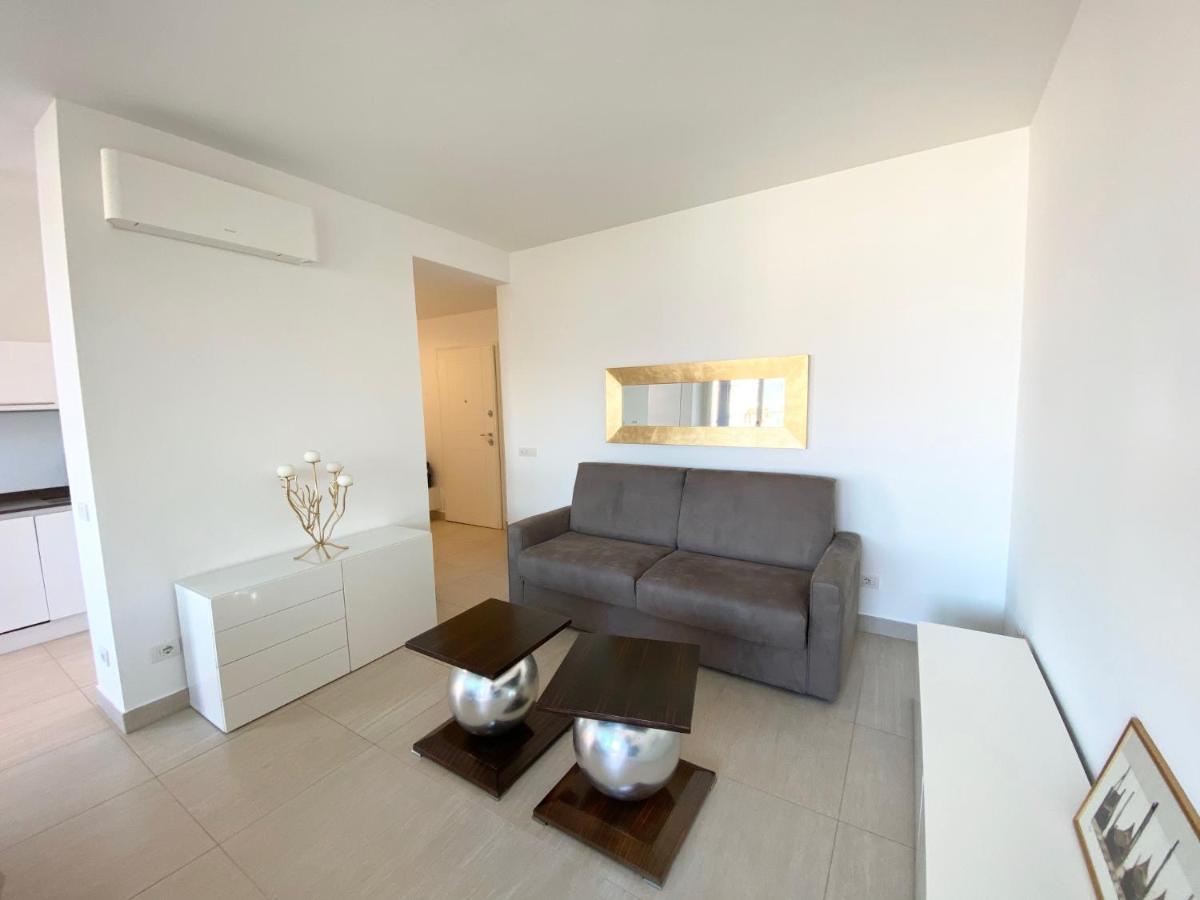 Appartamento Palazzo Di Vetro Luino Exterior foto